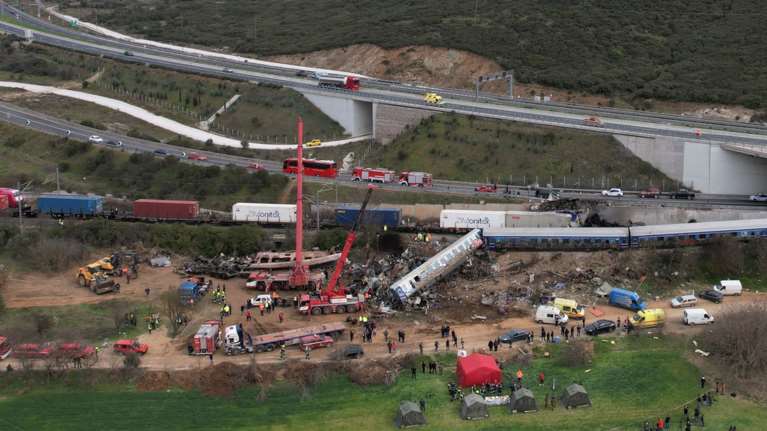 Τραγωδία στα Τέμπη: Το viral σκίτσο γνωστού ηθοποιού που ραγίζει καρδιές - Οι γραμμές-φέρετρα