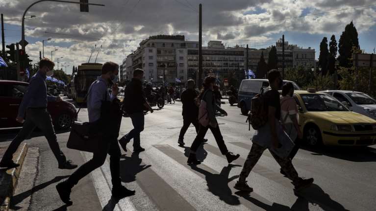 Κορονοϊός: Ξεκινάει το νέο κύμα μετά την έκρηξη κρουσμάτων - Αύξηση 31% και στις εισαγωγές