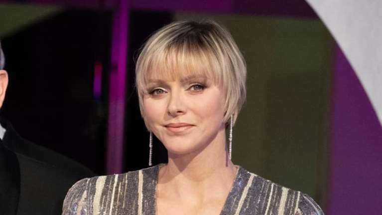 Disco girl η πριγκίπισσα Σαρλίν: Με νέο hairlook και jumpsuit με παγιέτες που τόνισε το απίθανο κορμί της