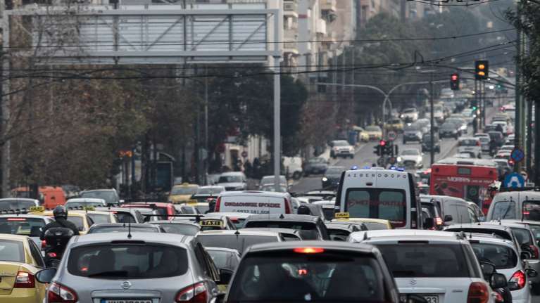 Κυκλοφοριακό κομφούζιο από Χαλάνδρι μέχρι Γαλάτσι: Ακινητοποιημένα τα οχήματα - Δείτε live την κίνηση