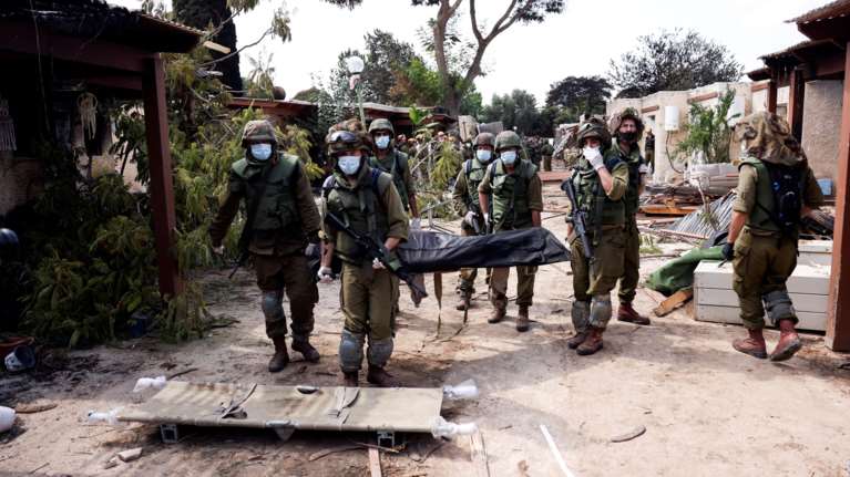 &quot;Δεν είναι πόλεμος, είναι ολοκαύτωμα&quot; - Αποκεφάλισαν και έκαψαν γονείς και μωρά - Απίστευτη θηριωδία από τη Χαμάς