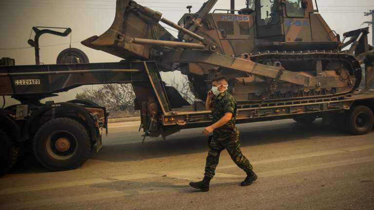 Ο στρατός στη μάχη με τις φλόγες: Επιστρατεύονται drones και 24ωρες πεζές περιπολίες - Όλος ο σχεδιασμός