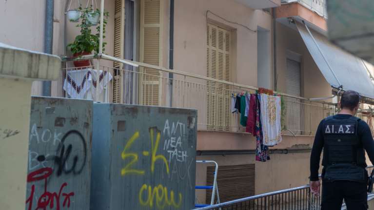 Σοκ με νέα γυναικοκτονία στη Θεσσαλονίκη: Σκότωσε τη σύντροφό του μέσα στο διαμέρισμά της