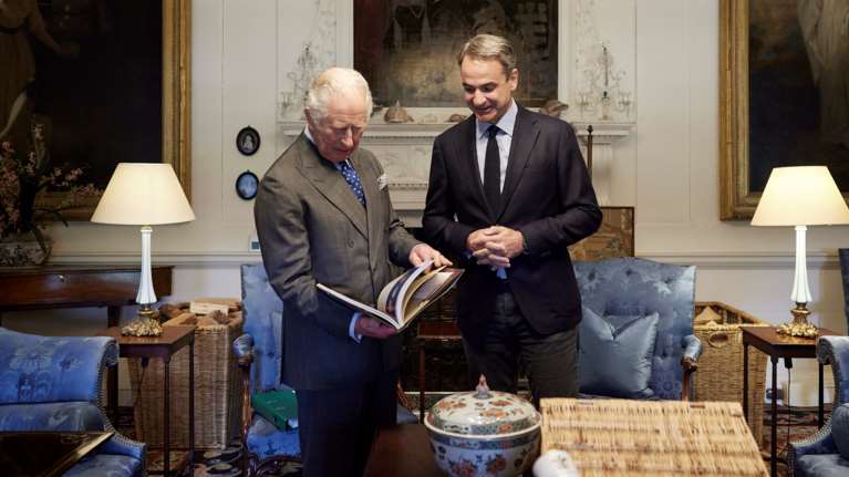 Επενδύσεις και Τατόι στην ατζέντα του Λονδίνου: Τι θα συζητήσει ο Μητσοτάκης με τον Κάρολο