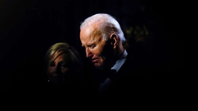 &quot;Βόμβα&quot; της Wall Street Journal: Ο Μπάιντεν ήταν από την αρχή της προεδρίας του σε διανοητική παρακμή - Πώς το έκρυβαν