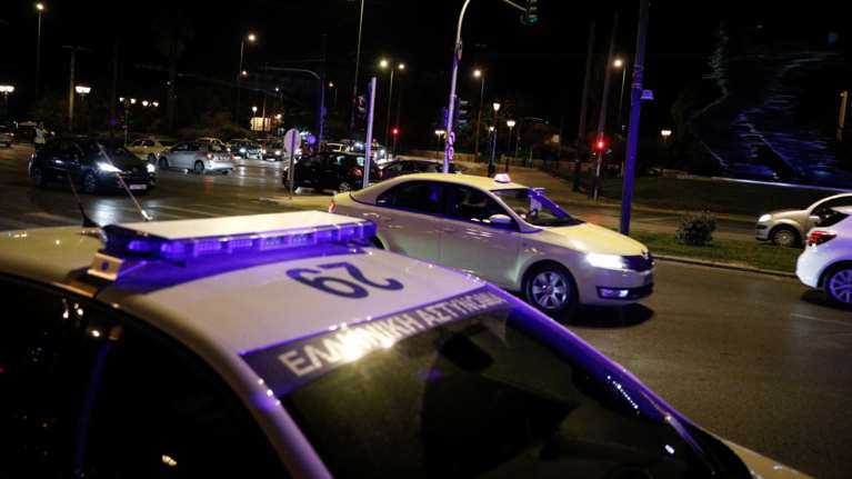 Θεσσαλονίκη: Αστυνομικοί απέτρεψαν τη 18η γυναικοκτονία - Είχε το μαχαίρι στο λαιμό της