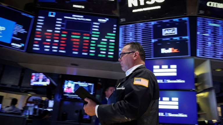 Νέα κατάρρευση στα χρηματιστήρια σε ΗΠΑ και Ιαπωνία - Κάτω από τα 60 δολάρια το αμερικανικό πετρέλαιο