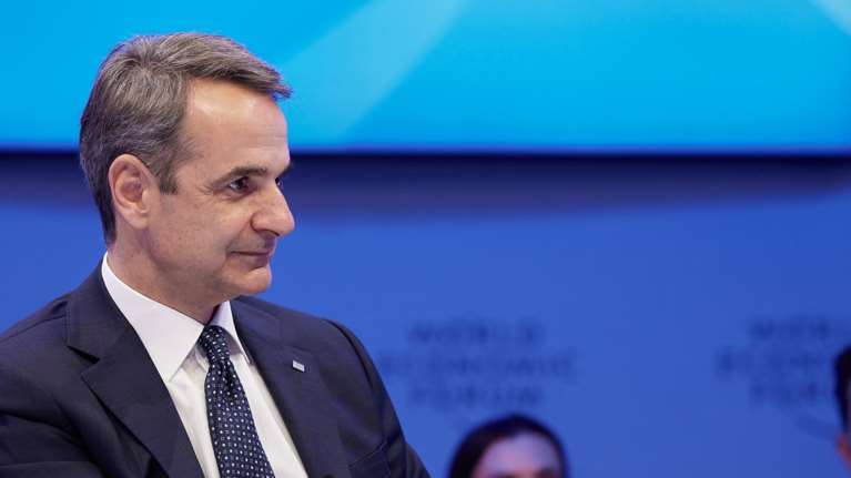 Ακρίβεια και ομόφυλα ζευγάρια φέρνουν μέτρα για την οικογένεια - Πότε θα ανακοινωθούν, τι θα περιλαμβάνουν