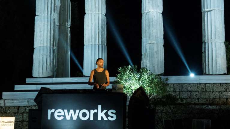 Από τον Όλυμπο στη Σαμοθράκη: Διάσημοι Djs παίζουν μουσική σε εμβληματικές τοποθεσίες της Ελλάδας