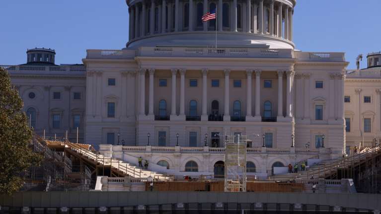 Εκλογές ΗΠΑ 2024: Συνελήφθη ύποπτος με πιστόλι φωτοβολίδων κοντά στο Καπιτώλιο