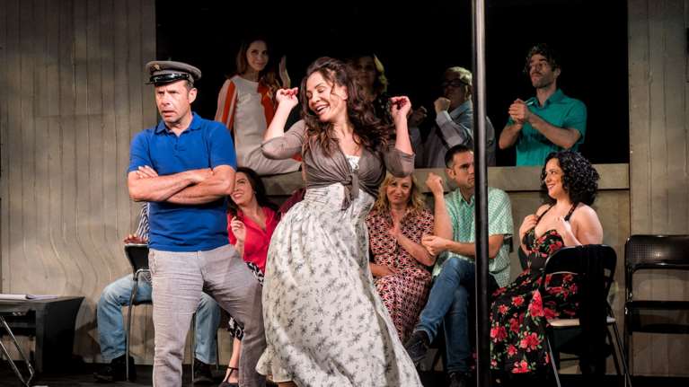 Ο παλιός κινηματογράφος φέτος στο θέατρο - 4 ελληνικές ταινίες που έχουμε αγαπήσει ζωντανεύουν στο σανίδι