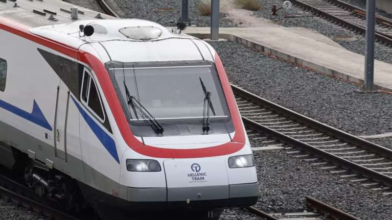 Κακοκαιρία Bora: Διακόπηκαν δρομολόγια των τρένων λόγων καταρρακτώδους βροχής