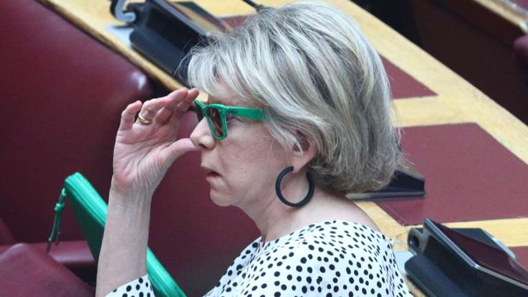 Η Ακρίτα για τον γάμο της Θεοδώρας: Θλιβερή μάζωξη τριτοκλασάτων &quot;γαλαζοαίματων&quot; - H Δραπετσώνα δεν τους χρειάζεται