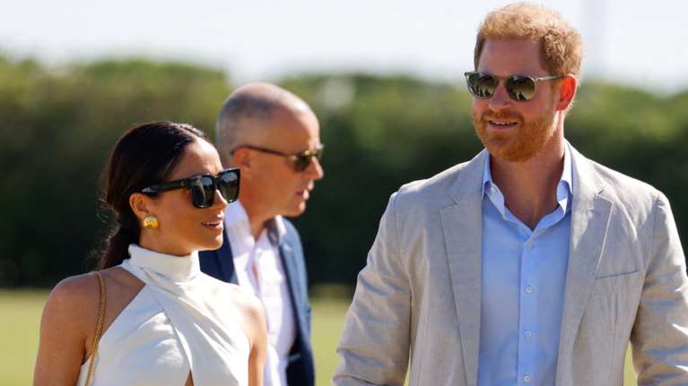 "Ο Χάρι θέλει να επιστρέψει στην οικογένειά του και η Μέγκαν δεν τον αφήνει": Ανησυχία για την ψυχική υγεία του πρίγκιπα