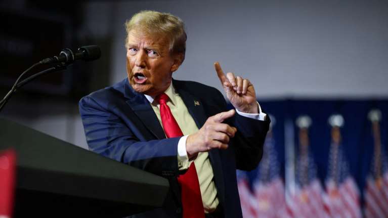 Γιατί οι δηλώσεις Τραμπ τρομάζουν την Ευρώπη- Τινάζει στον αέρα το ΝΑΤΟ, κλείνει το μάτι στον Πούτιν