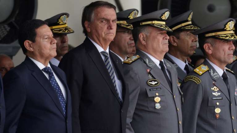 Βραζιλία: Πρώτη δημόσια και... σιωπηρή, εμφάνιση Μπολσονάρου