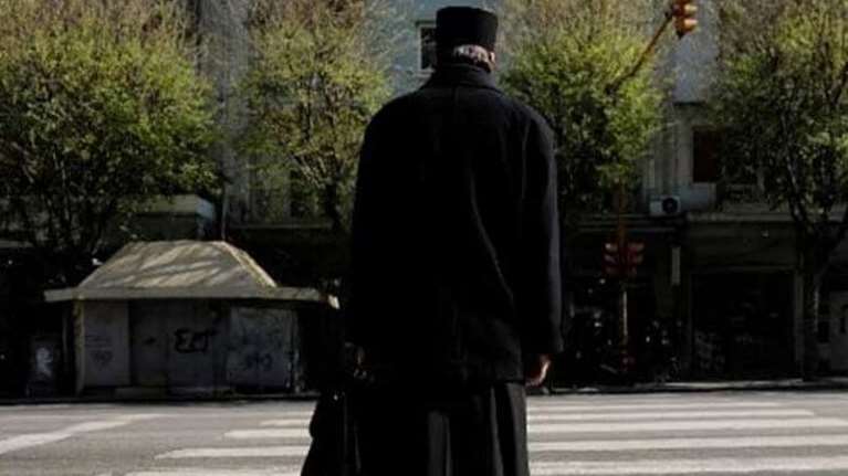Αδιανόητο: Ιερέας είπε σε όσους έχουν σκύλους να μην πηγαίνουν εκκλησία και να ρίξουν... φόλες