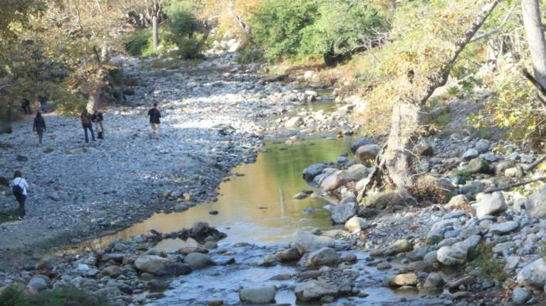 Τραγωδία στο φαράγγι της Σαμαριάς: Νεκρή γυναίκα από πτώση βράχου - Οδηγούνται στην Αγία Ρούμελη οι επισκέπτες