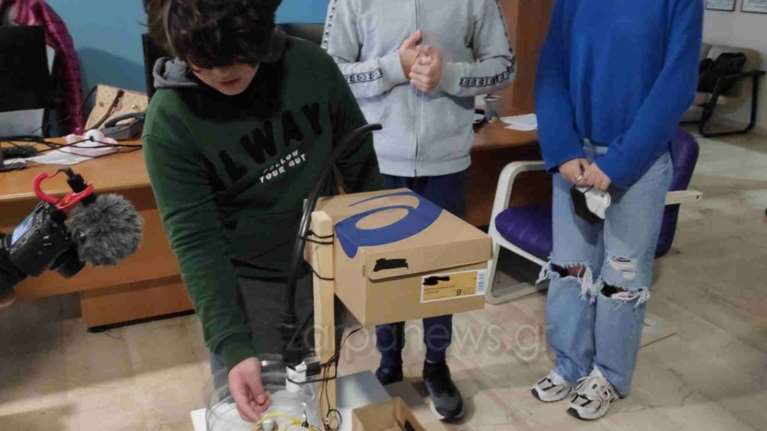 Εξυπνο σύστημα ταίσματος και ποτίσματος αδέσποτων ζώων - Βραβείο σε μαθητές στα Χανιά [Βίντεο]