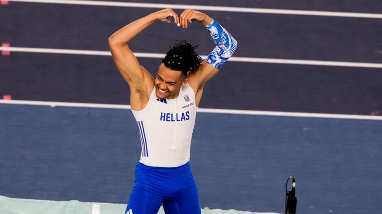 Η απονομή του ασημένιου μεταλλίου στον Καραλή στο παγκόσμιο πρωτάθλημα - &quot;Ο Ντουπλάντις μου πε ότι δυσκολεύτηκε&quot; [βίντεο]