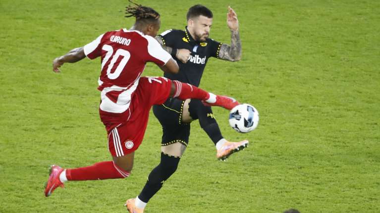 Ολυμπιακός - Άρης 2-1: Νίκησαν και πάτησαν κορυφή οι &quot;ερυθρόλευκοι&quot;