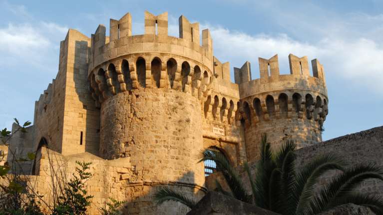 Νέο σοκ στη Ρόδο: Καταγγελία για ξυλοδαρμό σερβιτόρου από επιχειρηματία - Τον έδειραν 10 άτομα