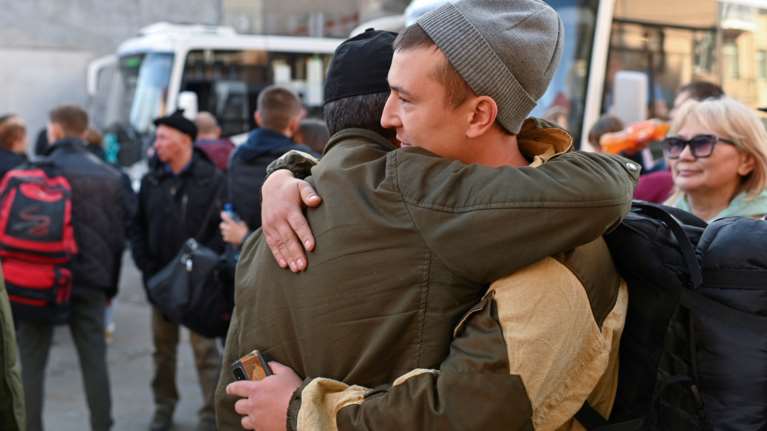 Δύο Ρώσοι διέφυγαν με... βάρκα στην Αλάσκα για να αποφύγουν την επιστράτευση του Πούτιν