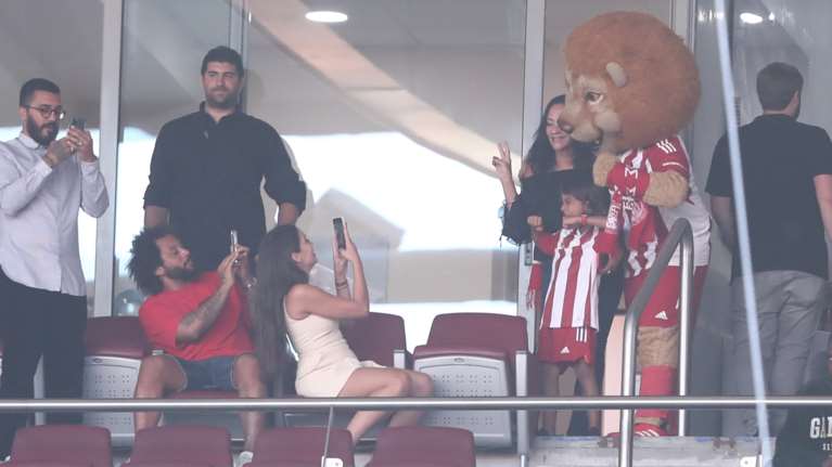 Ολυμπιακός - Βόλος: Στο &quot;Γ. Καραϊσκάκης&quot; ο Μαρσέλο, παρακολουθεί το παιχνίδι με την οικογένειά του [εικόνες]