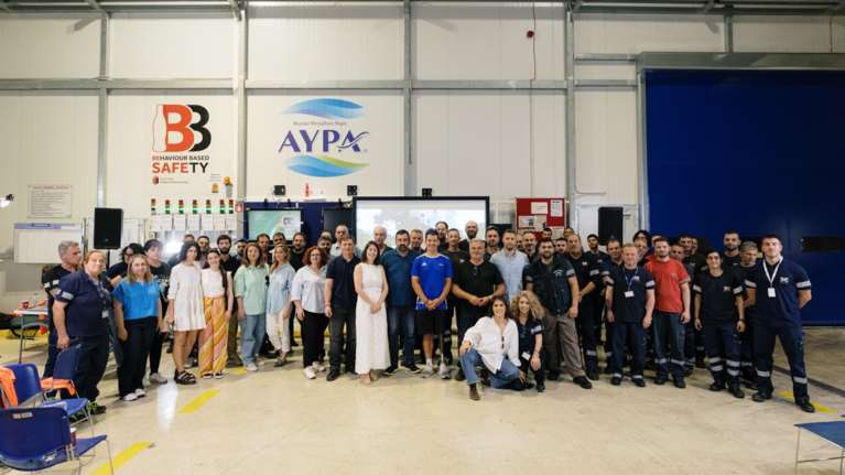 Ο παραολυμπιονίκης Νίκος Παπαγγελής, ambassador του Φυσικού Μεταλλικού Νερού ΑΥΡΑ, επισκέφθηκε το εργοστάσιο στο Αίγιο