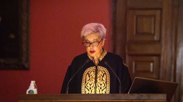 Μαίνεται σύγκρουση φοιτητών - προέδρου της Φιλοσοφικής στο ΕΚΠΑ: Γιατί ζητούν την παραίτησή της - Τι απαντά η ίδια