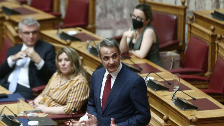 Στη Βουλή ο Μητσοτάκης για το νομοσχέδιο της ανώτατης εκπαίδευσης - Μετά τις χυδαιότητες Βερναρδάκη κατά Κεραμέως