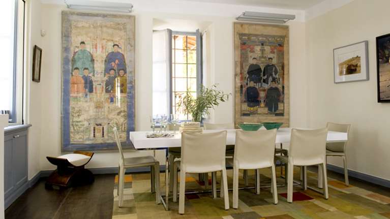 Νέα παράδοση: Διώροφη κατοικία με ξεχωριστή ιστορία και με την τέχνη παρούσα σε κάθε γωνιά [Εικόνες]