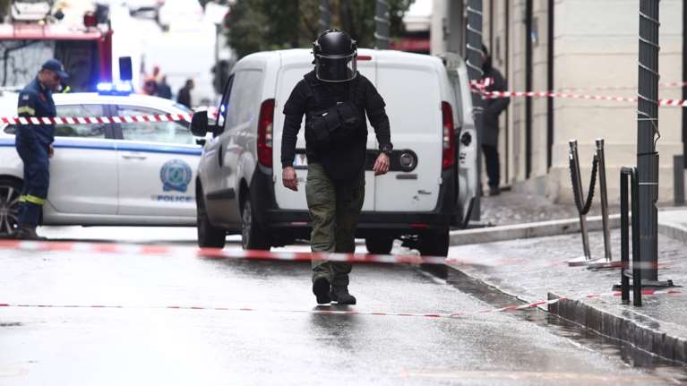 Συναγερμός στο κέντρο της Αθήνας: Τηλεφώνημα για βόμβα σε εταιρεία - Κλειστή η οδός Βεντήρη