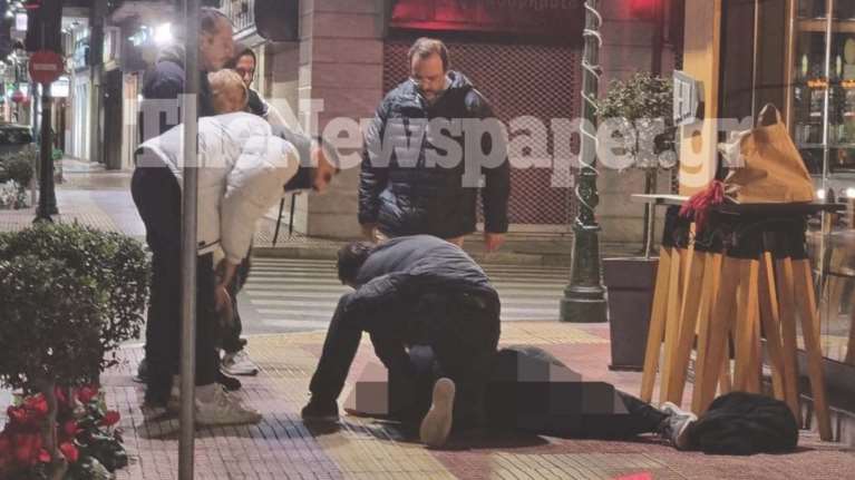 Βόλος: Ο γιατρός και βουλευτής της ΝΔ Κώστας Μαραβέγιας έσωσε νεαρή γυναίκα που λιποθύμησε στην μέση του δρόμου