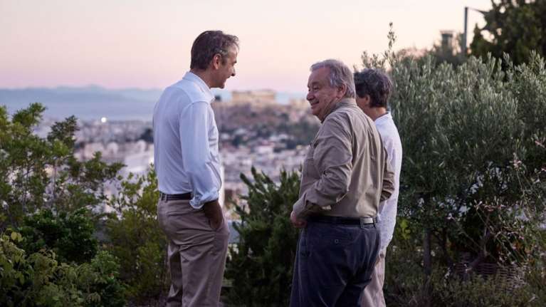 Στην Ελλάδα ο γενικός γραμματέας του ΟΗΕ Αντόνιο Γκουτέρες - Τον καλωσόρισε ο πρωθυπουργός