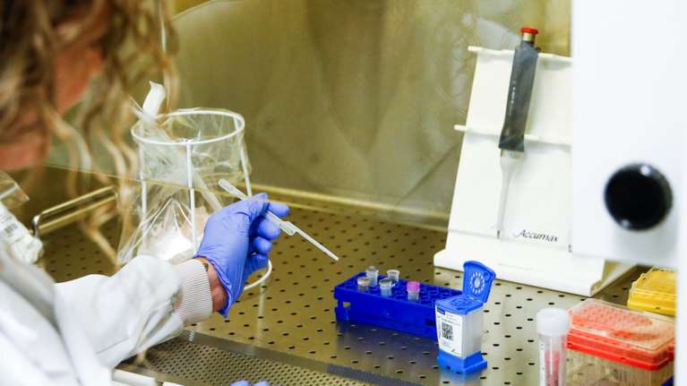 Σαρώνει τον πλανήτη ο κορονοϊός: Πάνω από 566.000 νεκροί και 12,8 εκατ. κρούσματα