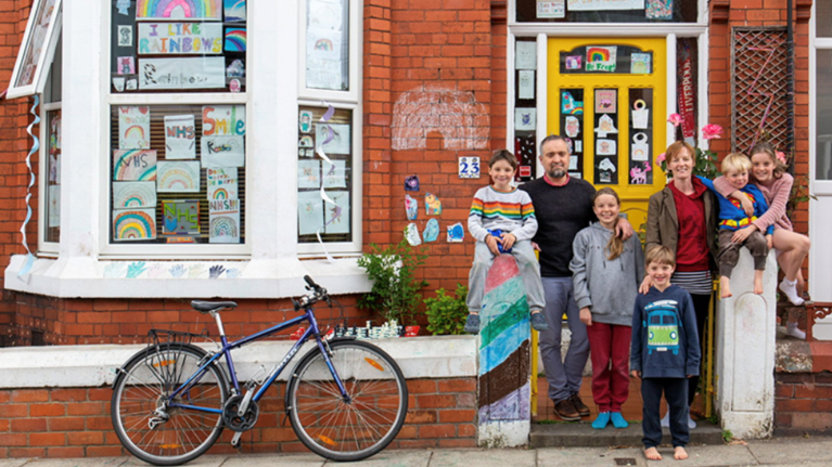 Βρετανία - Η νέα μόδα: Κάνει κορονο-πάρτι ο γείτονάς σας; Καλέστε την αστυνομία