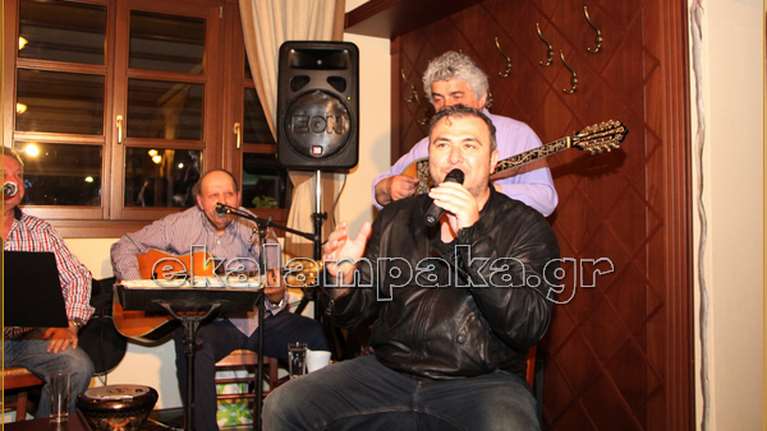 Καλαμπάκα: Όταν ο Αντώνης Ρέμος τραγούδησε στην ταβέρνα που επιτέθηκαν στον Βασιλακόπουλο [εικόνες]