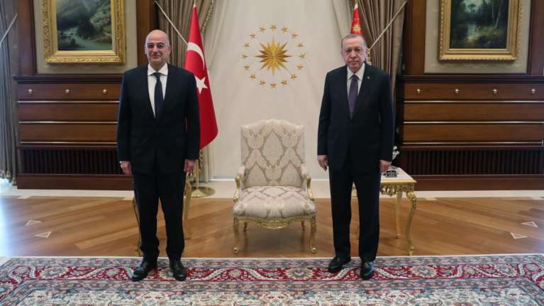 Η πρώτη αντίδραση Ερντογάν για τον καβγά Δένδια - Τσαβούσογλου: Tον βάλαμε στη θέση του