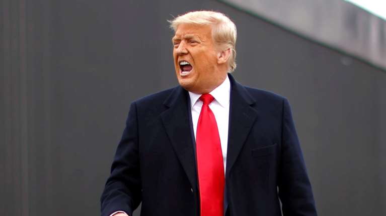 Ντόναλντ Τραμπ: Το FBI κατέσχεσε περισσότερα από 300 διαβαθμισμένα έγγραφα στην έπαυλή του