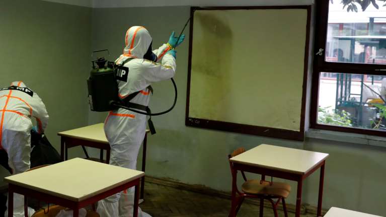 Οργή και αντιδράσεις για το &quot;αντάρτικο&quot; των καθηγητών - Στον αέρα το άνοιγμα των σχολείων