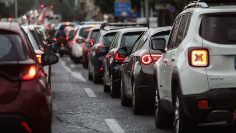 Δίμηνη παράταση στα τέλη κυκλοφορίας ανακοίνωσε ο Σταϊκούρας