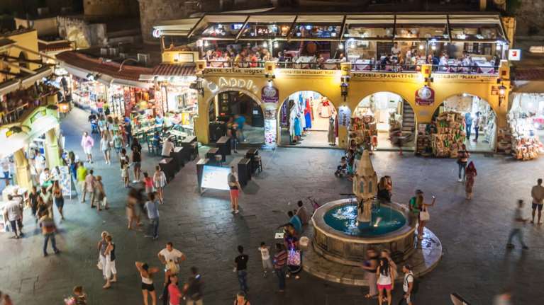 Γνωστή influencer της Ρόδου συνελήφθη με ροζ κοκαΐνη