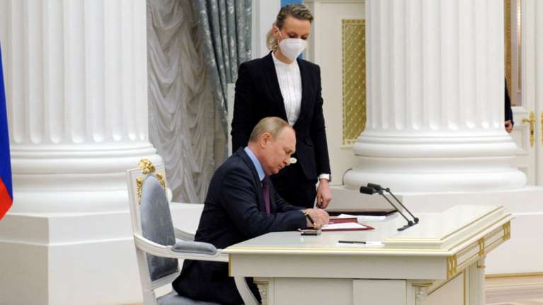 Ανάλυση: Τι σημαίνουν οι κυρώσεις της Δύσης κατά της Ρωσίας για την Ουκρανία - Πόσο &quot;πονάνε&quot; τον Πούτιν