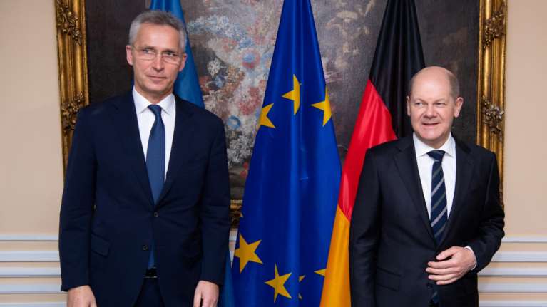 Απάντηση Σολτς - Στόλτενμπεργκ σε Ζελένσκι: Το ΝΑΤΟ δεν θα εμπλακεί στρατιωτικά στον πόλεμο της Ουκρανίας