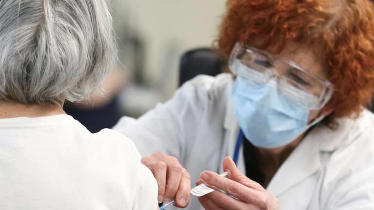 Ανατροπή λόγω της μετάλλαξης &quot;Δέλτα&quot; - Χρήση μάσκας, αποστάσεις και πλύσιμο χεριών και για τους εμβολιασμένους συστήνει ο ΠΟΥ