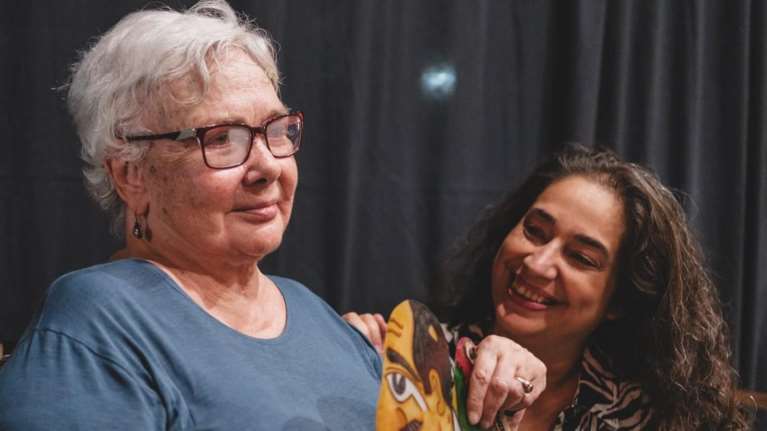 Εκπληξη: Η Ξένια Καλογεροπούλου εμπιστεύεται πρώτη φορά έργο της στο κουκλοθέατρο