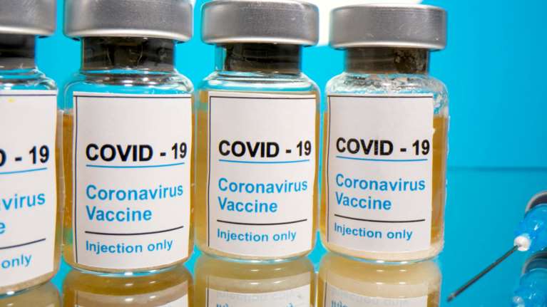 Εμβόλιο Pfizer: &quot;Ισχυρά δεδομένα αποτελεσματικότητας&quot; από τον ΕΜΑ -&quot;Θρίαμβος&quot; για τη New England Journal of Medicine