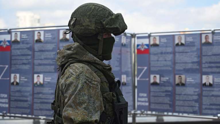 Ρωσία: 10.000 εθελοντές παρουσιάστηκαν για να πολεμήσουν στην Ουκρανία, λέει το Γενικό Επιτελείο