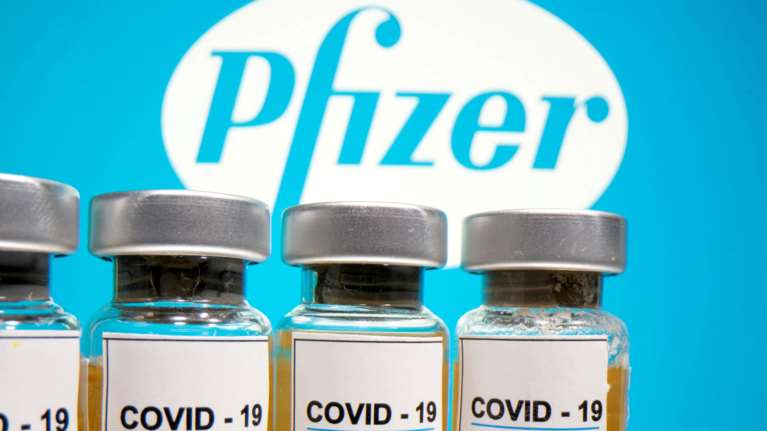 Εμβόλιο Pfizer: Επίσημη αίτηση στον FDA για τρίτη δόση σε άτομα άνω των 16 ετών - Η ανάρτηση του Μπουρλά
